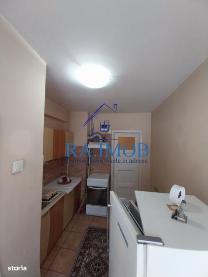 Apartament cu 3 camere semidecomandat în Ultracentral
