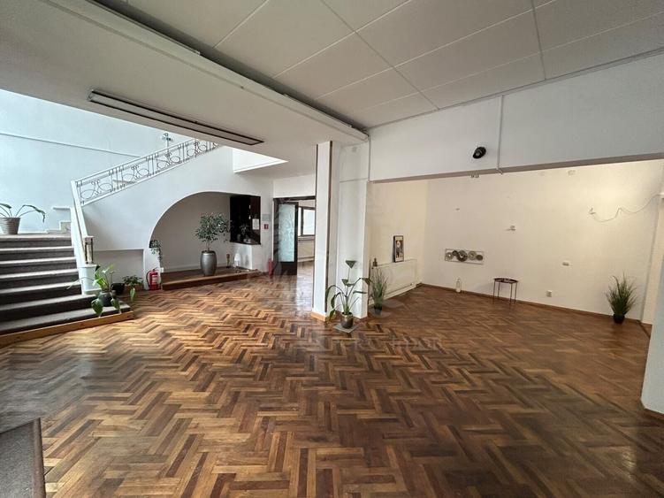 Spațiu comercial, de 160 mp, în Central