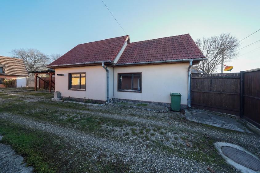 Casă individuală cu 7 camere cu Canalizare în Vest