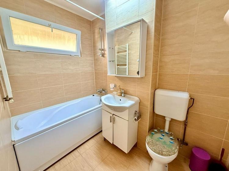 Apartament cu 3 camere semidecomandat în Govândari