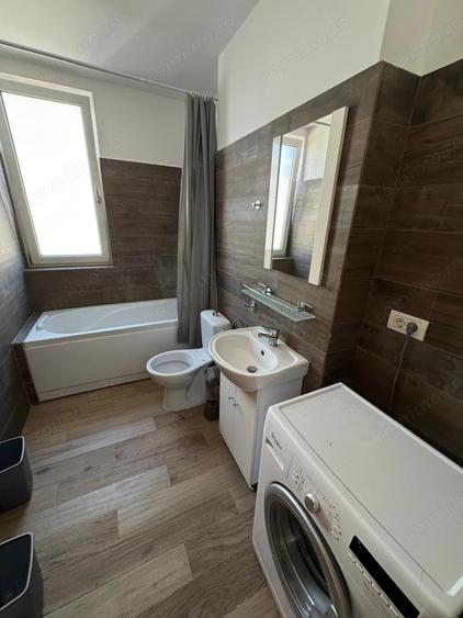 Apartament cu 4 camere semidecomandat în Dumbrăvița