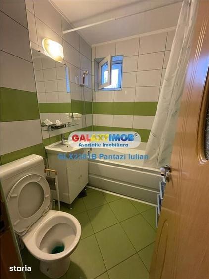 Apartament cu 3 camere semidecomandat în Giulești