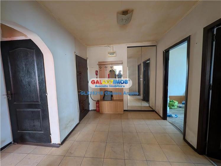 Apartament cu 4 camere semidecomandat în Berceni