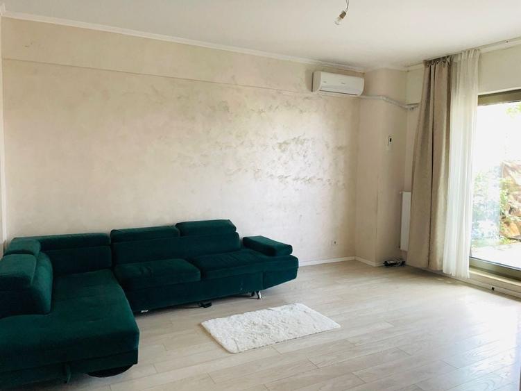 Apartament cu 3 camere decomandat în Exterior Vest