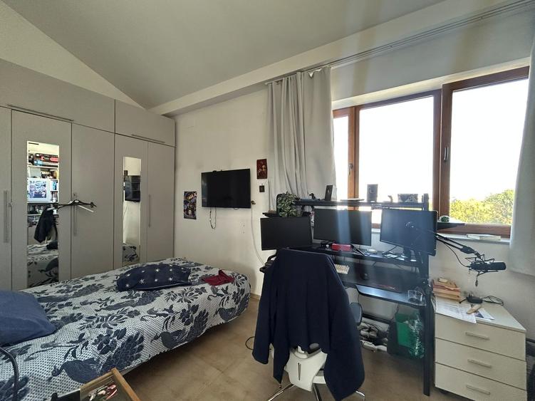 Penthouse cu 3 camere semidecomandat în Herăstrău