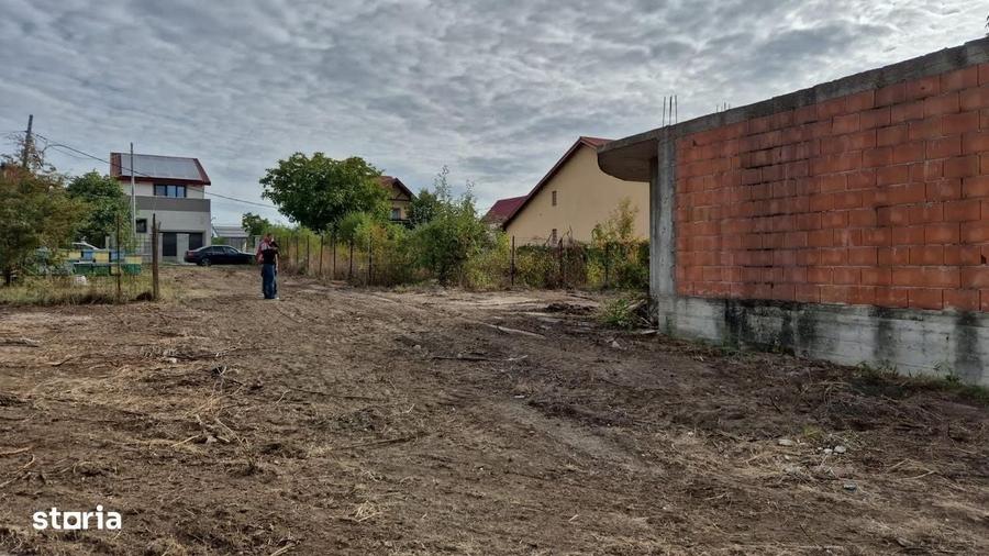 Casă cu 4 camere în Pasărea