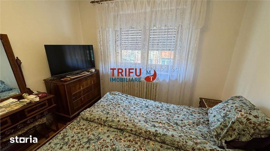 Apartament cu 3 camere semidecomandat în Cetate
