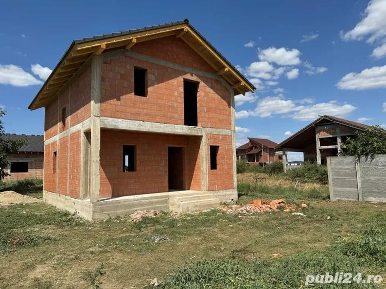Casă cu 4 camere cu Teren 574 Mp în Moșnița Nouă