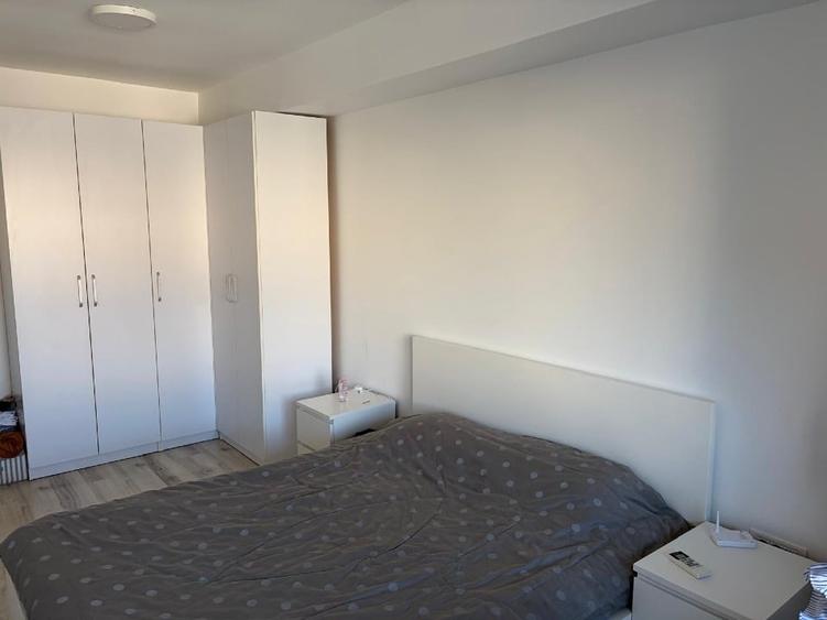 Apartament cu 3 camere semidecomandat, mobilat în Casa de Cultură