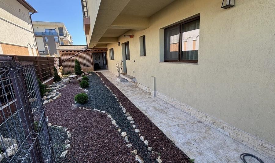 Apartament cu 3 camere semidecomandat, mobilat în Tomis Plus