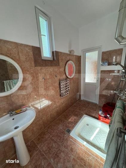Casă cu 6 camere cu Teren 700 Mp în 700