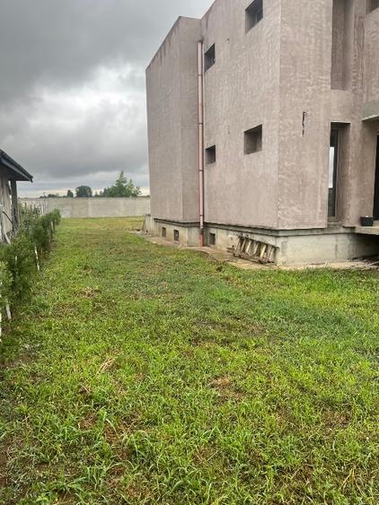 Casă individuală cu 5 camere cu Garaj în Vidra