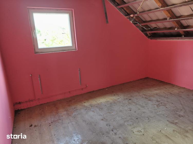 Casă cu 5 camere cu Teren 1100 Mp în Ernei