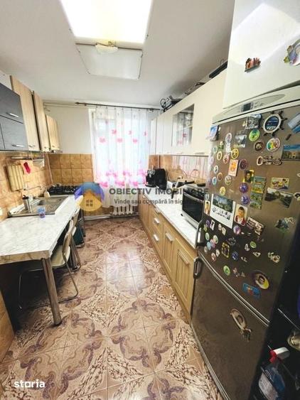 Apartament cu 4 camere decomandat în Precista