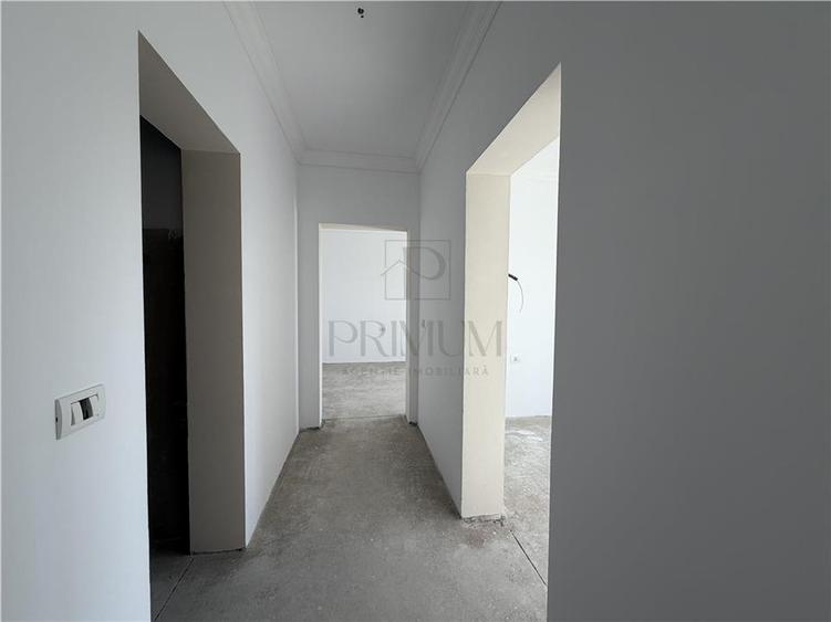 Apartament cu 3 camere semidecomandat în Moșnița Nouă