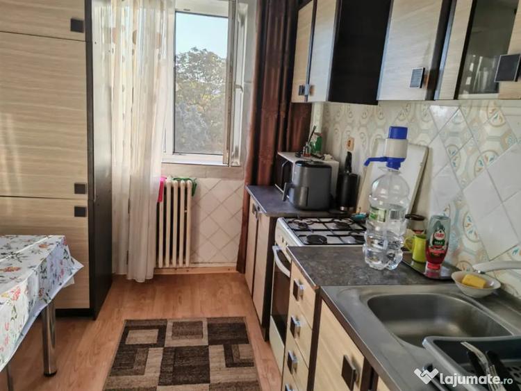 Apartament cu 2 camere semidecomandat în Dacia