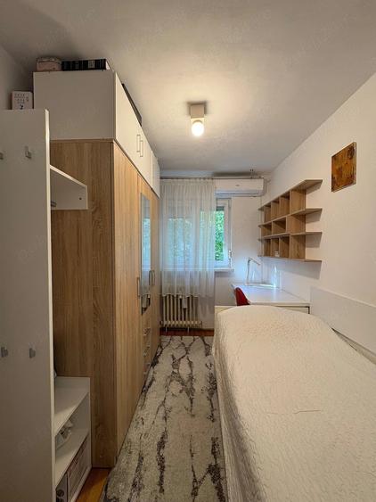 Apartament cu 3 camere semidecomandat în Circumvalațiunii