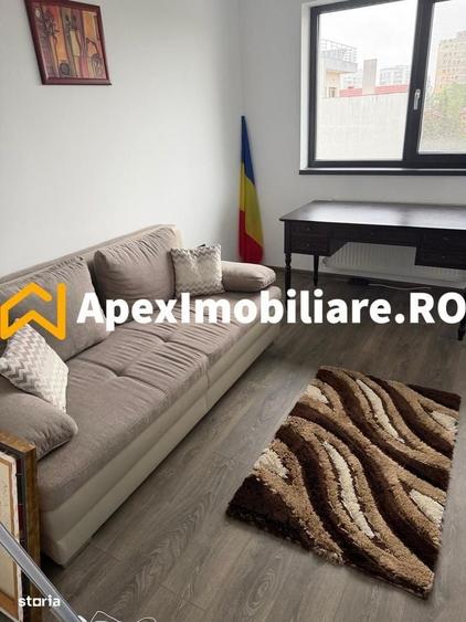Apartament cu 4 camere decomandat în Titan