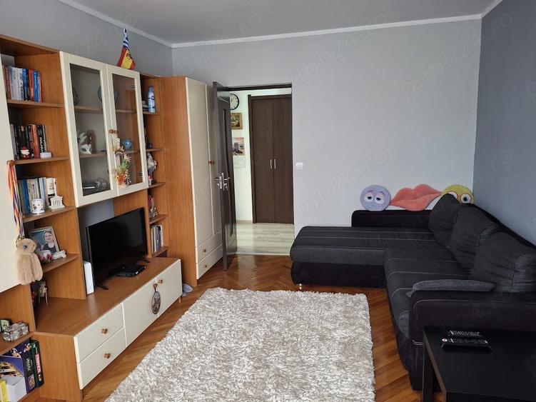 Apartament cu 2 camere decomandat în Petros