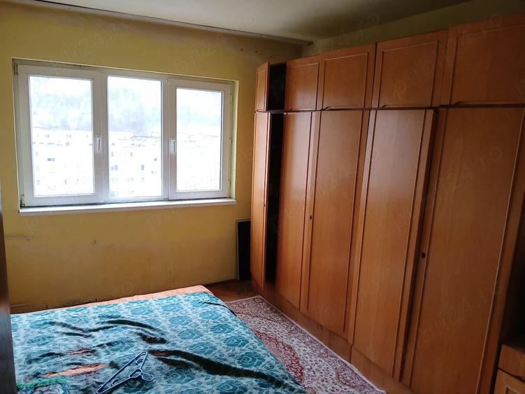 Apartament cu 3 camere decomandat în Petros