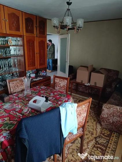 Apartament cu 4 camere decomandat în Sud