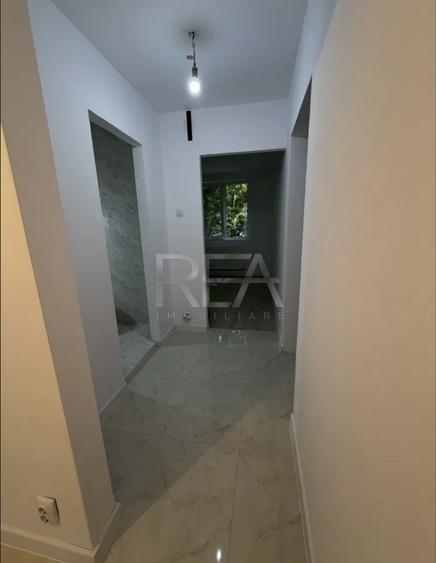 Apartament cu 3 camere decomandat în Drumul Taberei