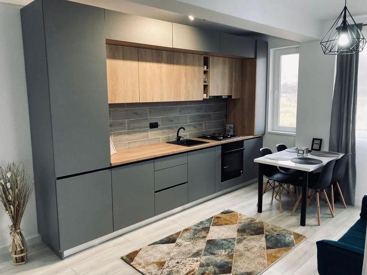 Apartament cu 3 camere decomandat în Florești