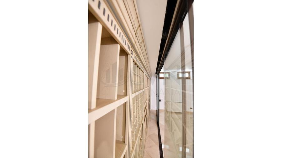 Casă individuală cu 10 camere cu Canalizare în Cotroceni