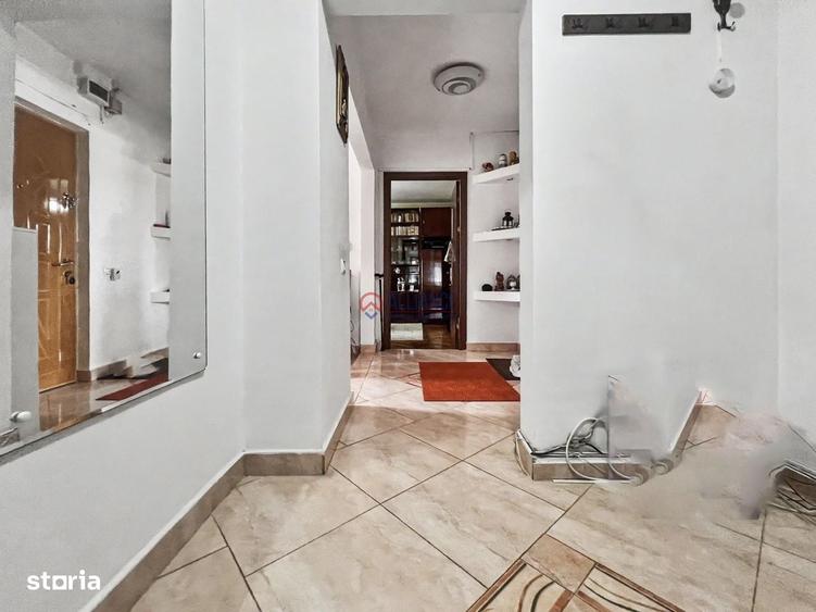 Apartament cu 3 camere decomandat în Delfinariu