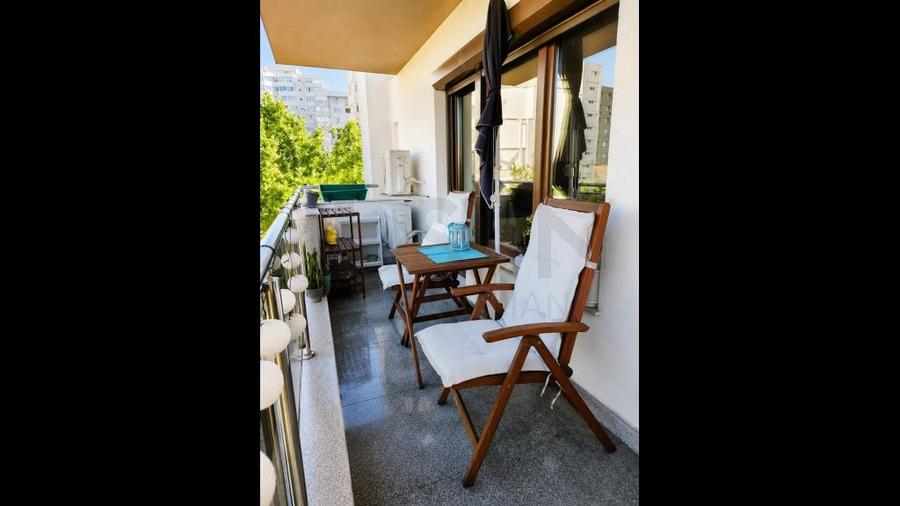 Apartament cu 3 camere decomandat în Victoriei