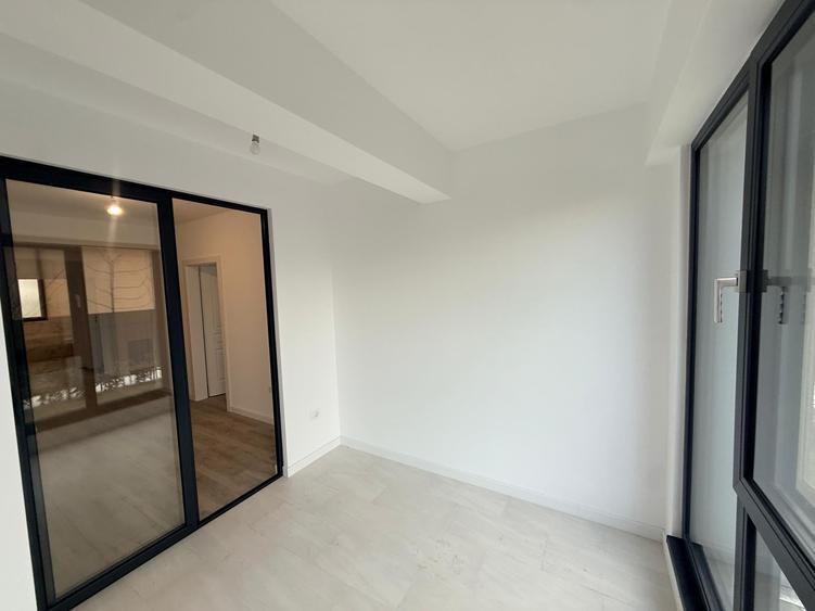 Apartament cu 4 camere decomandat în Valea Adâncă