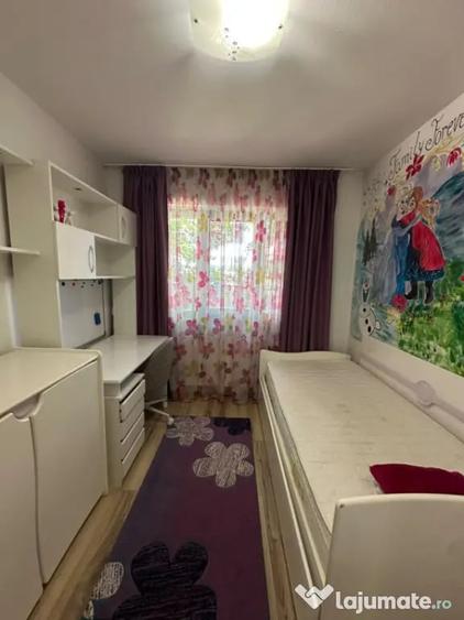 Apartament cu 4 camere decomandat în Săsar