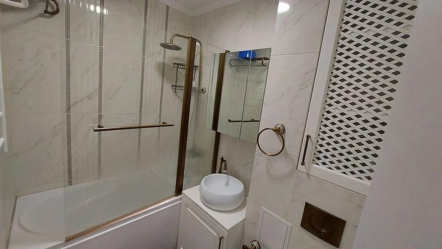Garsonieră decomandată în Eroii Revoluției