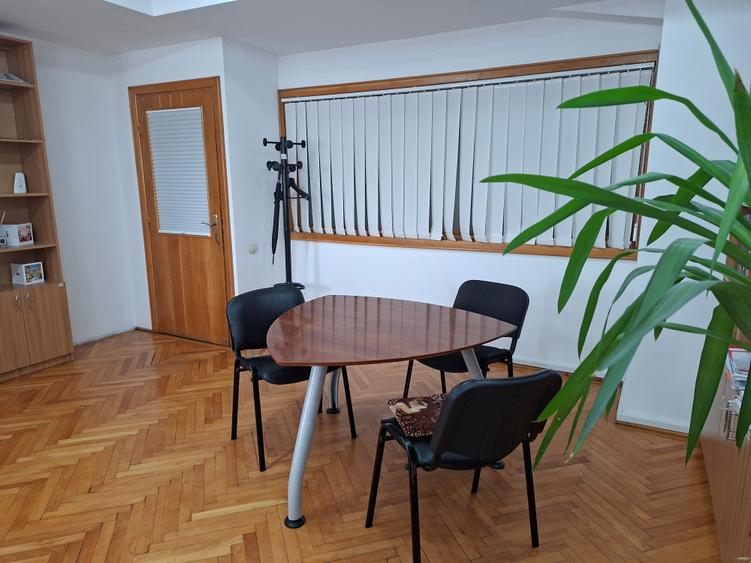 Birou, de 30 mp, în Central