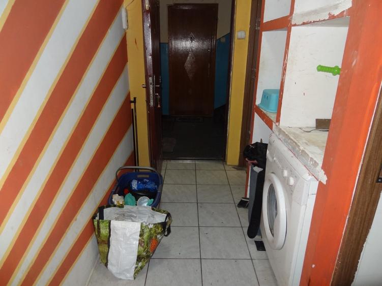 Apartament cu 3 camere nedecomandat în Km 4-5