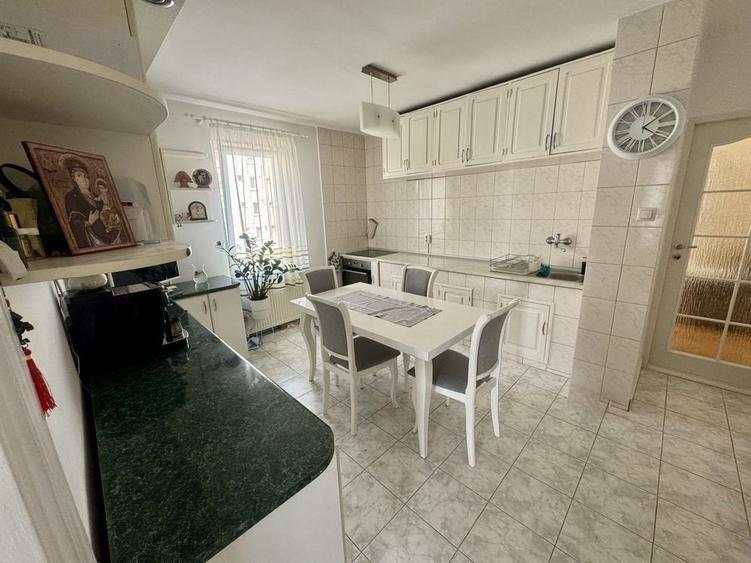Apartament cu 3 camere în Unirii