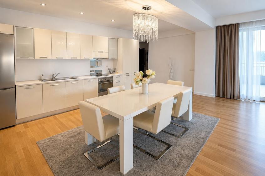 Apartament cu 3 camere semidecomandat, mobilat în Iancu Nicolae