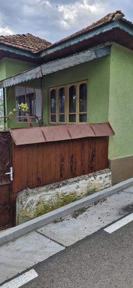 Casă cu 4 camere cu Teren 1972 Mp în Glodeni