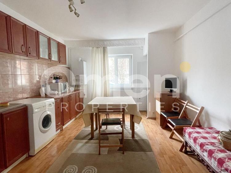 Apartament cu 3 camere decomandat, mobilat în Hotvon