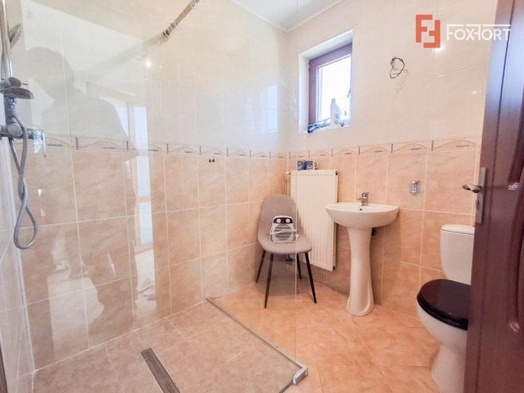 Casă individuală cu 4 camere cu Canalizare în Giarmata