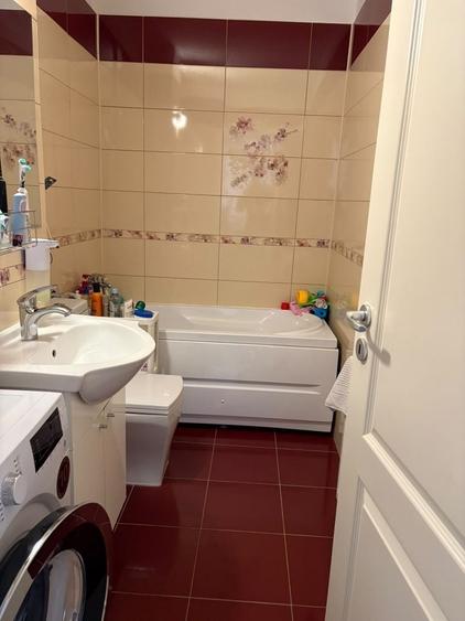 Apartament cu 3 camere decomandat în Sânpetru