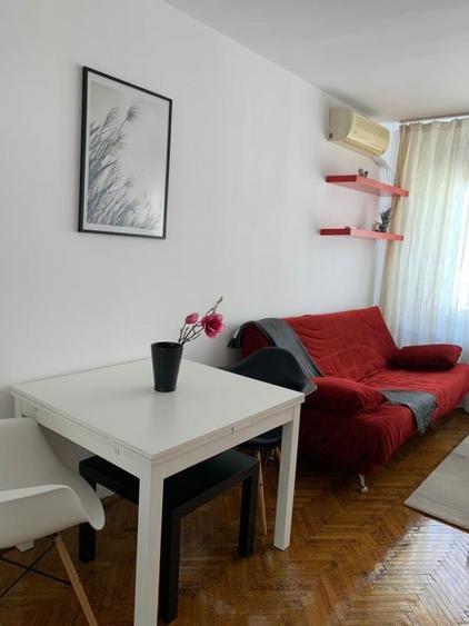 Apartament cu 2 camere semidecomandat, mobilat în Sala Palatului