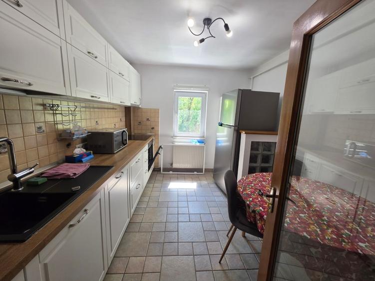Apartament cu 4 camere decomandat în Fundeni