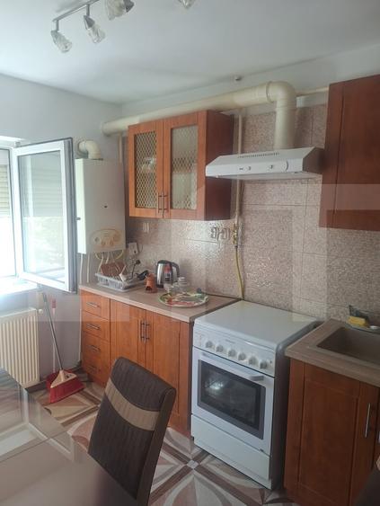 Apartament cu 3 camere semidecomandat, mobilat în Lugoj