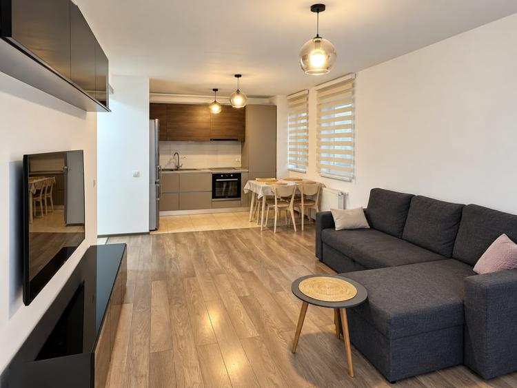 Apartament cu 2 camere decomandat, mobilat în Tractorul