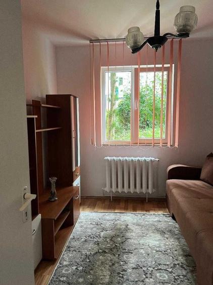 Apartament cu 3 camere decomandat în Dosu Bricii
