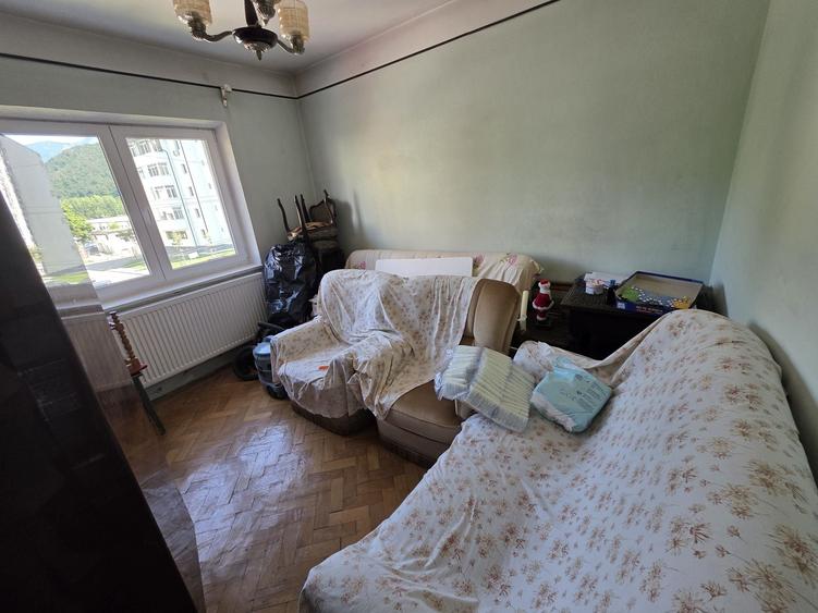 Apartament cu 4 camere decomandat în Central