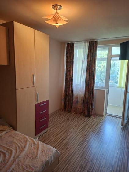 Apartament cu 3 camere decomandat, mobilat în Central