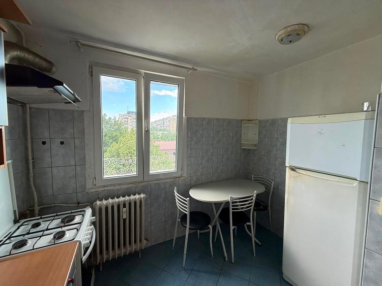 Apartament cu 3 camere decomandat în Drumul Taberei