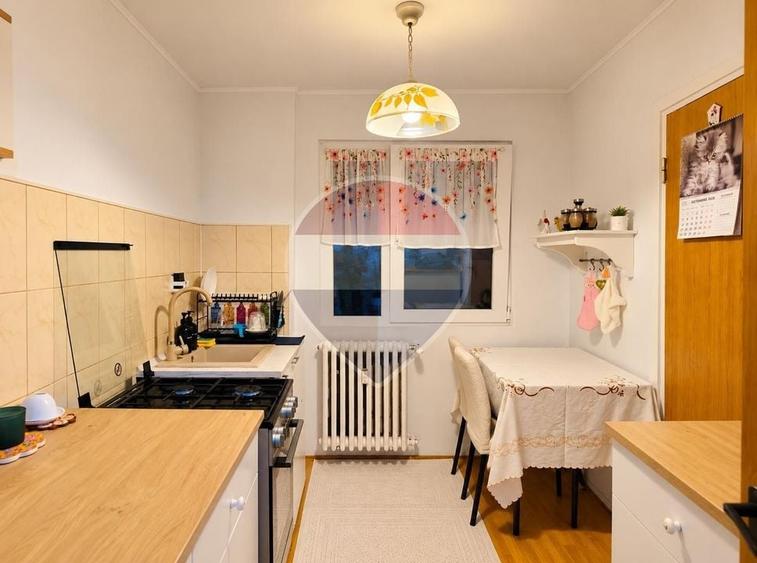 Apartament cu 3 camere semidecomandat în Militari